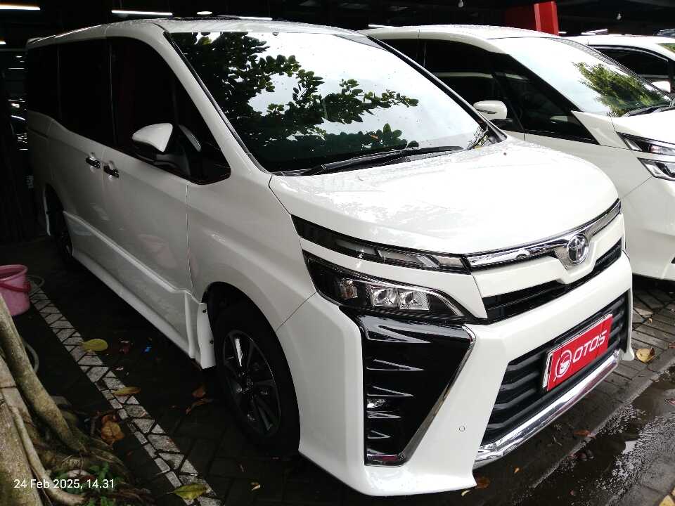 2018 Toyota Voxy 2.0 - Foto 1 dari 6