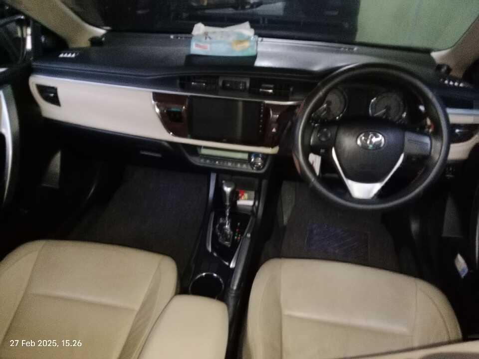 Foto Mobil Bekas Dashboard Toyota Corolla Altis 1.8 V tahun 2015