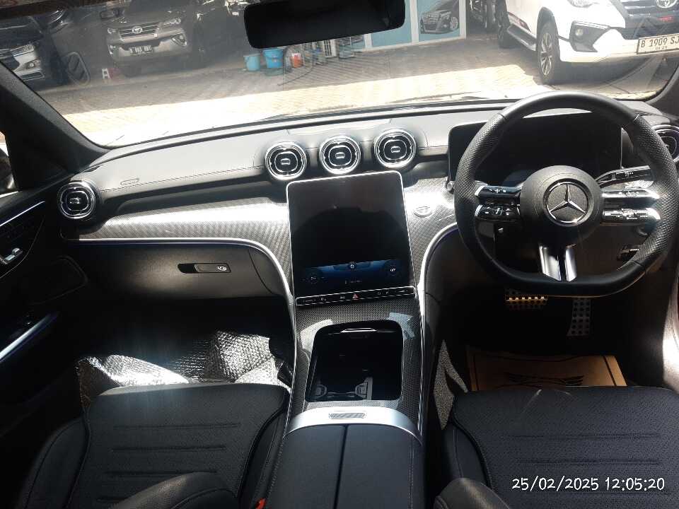 Foto Mobil Bekas Dashboard Mercedes-Benz C300 2.0 AMG tahun 2023