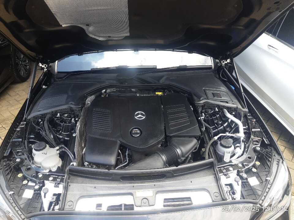Foto Mobil Bekas Mesin Mercedes-Benz C300 2.0 AMG tahun 2023