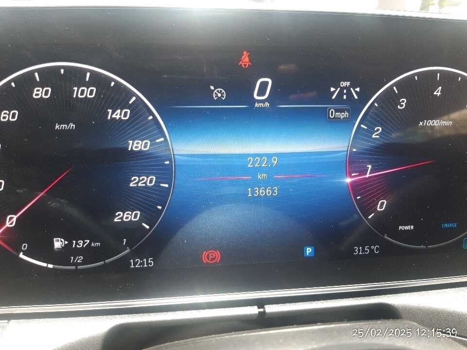Foto Mobil Bekas Odometer Mercedes-Benz C300 2.0 AMG tahun 2023