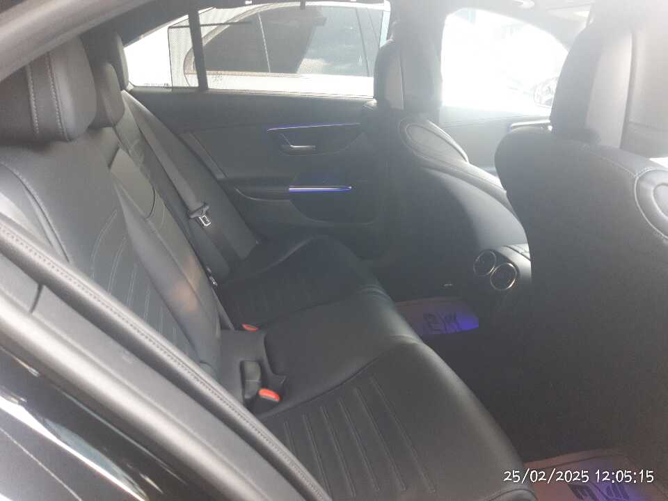 Foto Mobil Bekas Kabin Belakang Mercedes-Benz C300 2.0 AMG tahun 2023