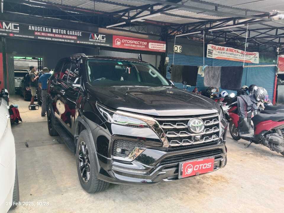 2022 Toyota Fortuner 2.4 4X2 VRZ - Foto 1 dari 6
