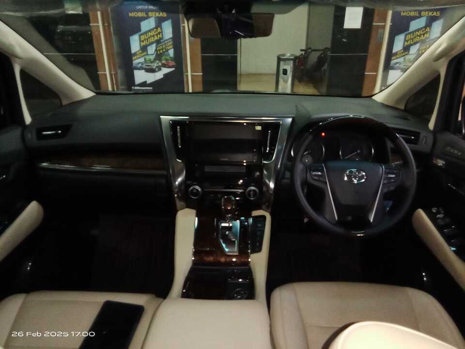 Foto Mobil Bekas Dashboard Toyota Alphard 2.5 G tahun 2022