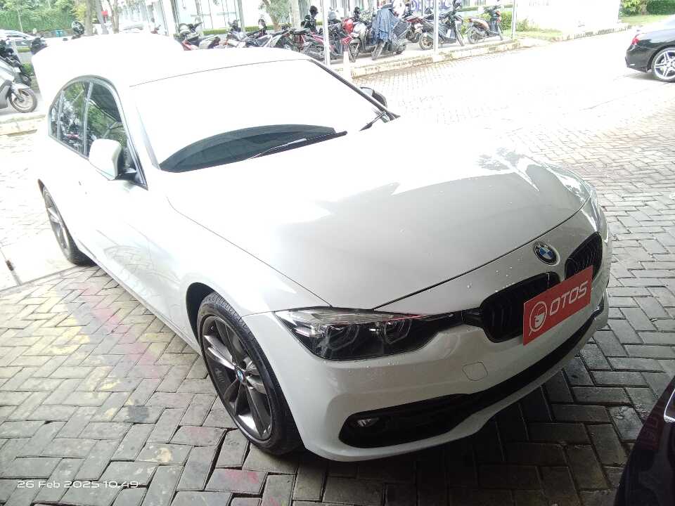 2019 BMW 320i 2.0 - Foto 1 dari 6
