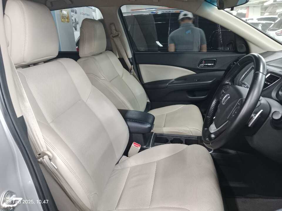 Foto Mobil Bekas Kabin Depan Honda CR-V 2.4 RM3 tahun 2015