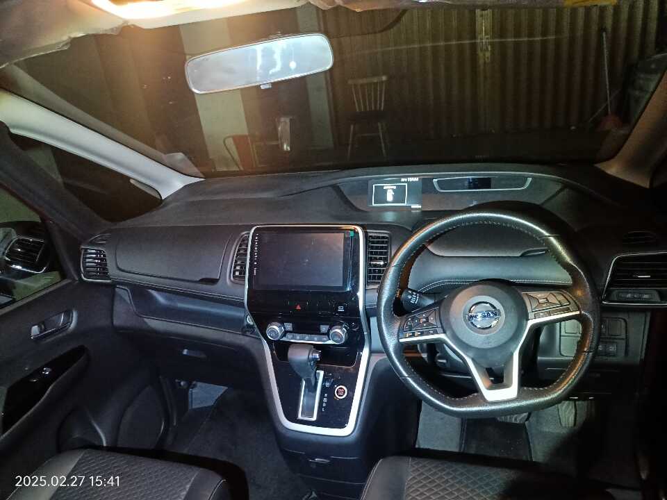 Foto Mobil Bekas Dashboard Nissan Serena 2.0 Highway Star tahun 2023