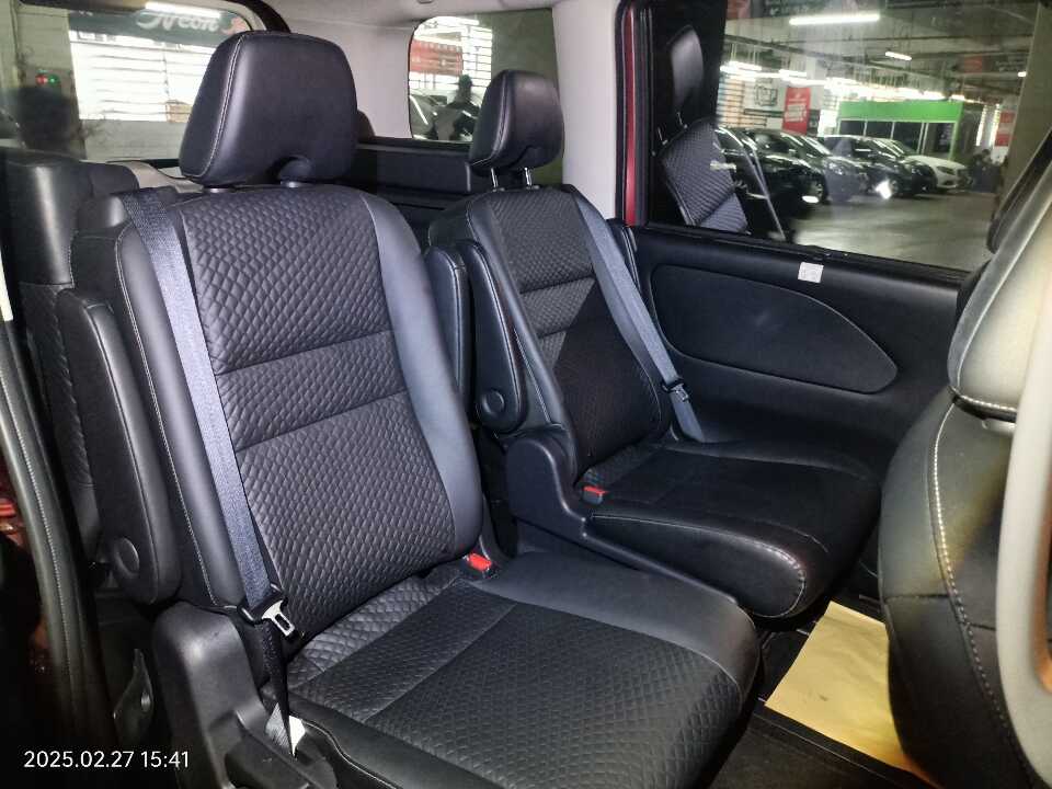 Foto Mobil Bekas Kabin Belakang Nissan Serena 2.0 Highway Star tahun 2023