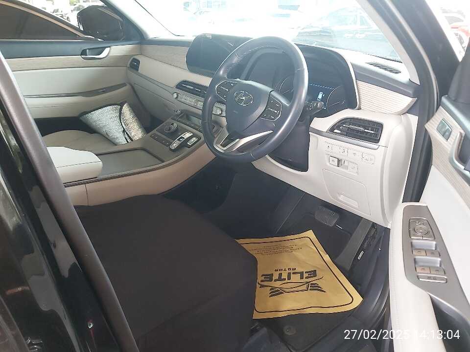 Foto Mobil Bekas Kabin Depan Hyundai Palisade 2.2 tahun 2022