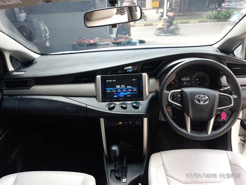Foto Mobil Bekas Dashboard Toyota Innova 2.4 G tahun 2022