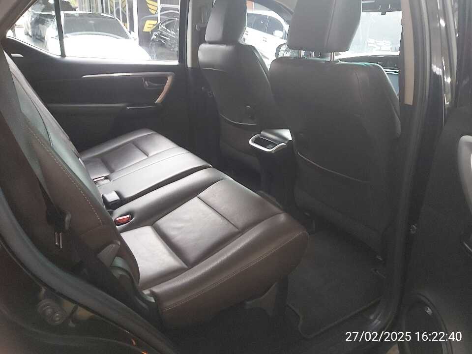 Foto Mobil Bekas Kabin Belakang Toyota Fortuner 2.4 4X2 VRZ tahun 2019