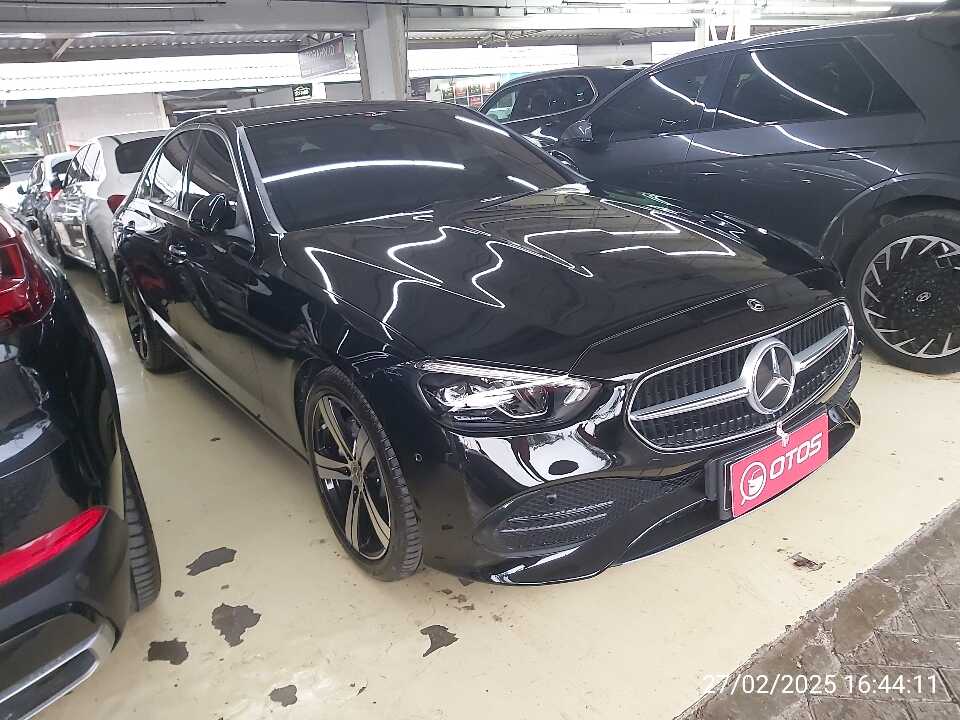 2022 Mercedes-Benz C200 1.5 - Foto 1 dari 6