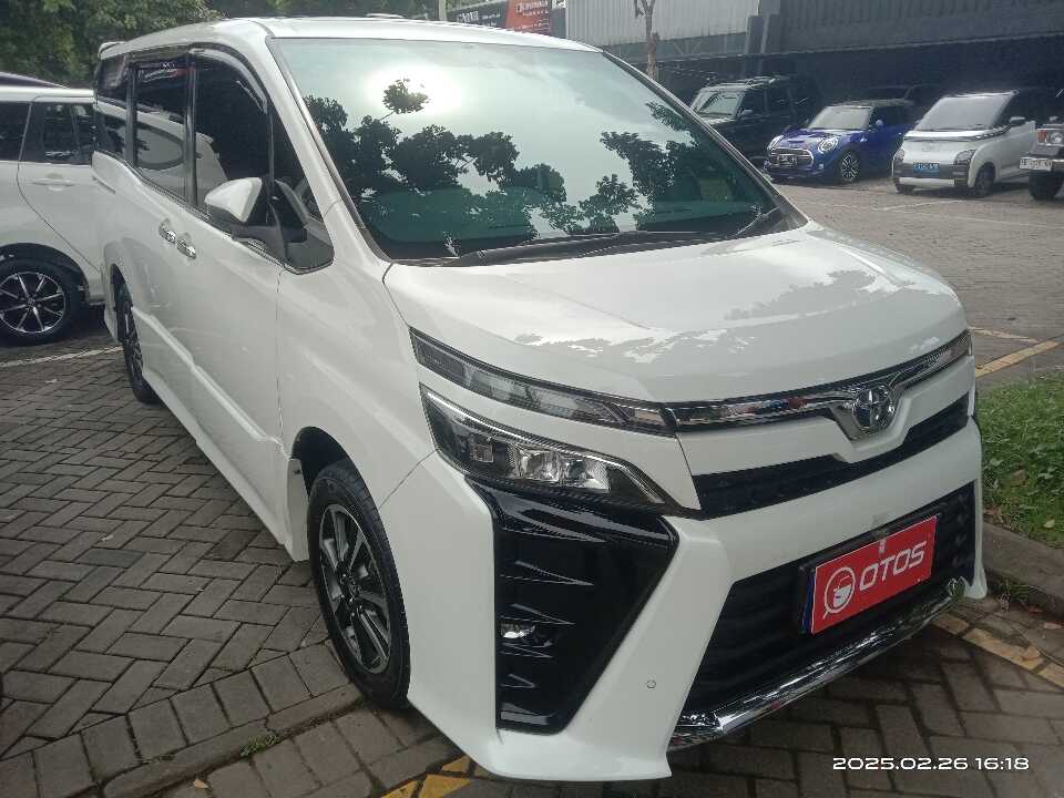 2019 Toyota Voxy 2.0 - Foto 1 dari 6