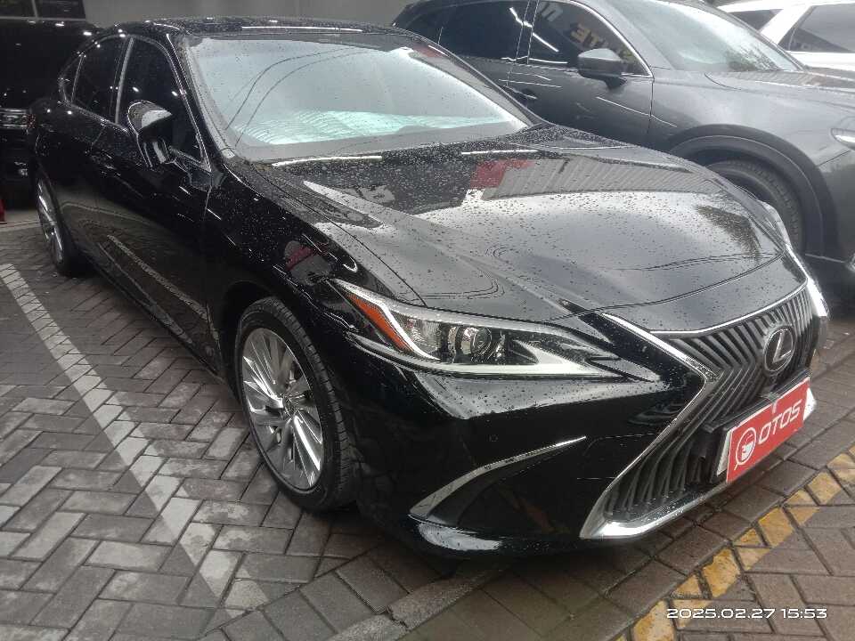 2019 Lexus ES 250 2.5 - Foto 1 dari 6