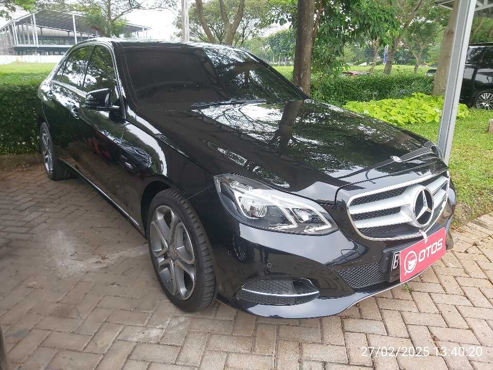 Foto Mobil Bekas Kanan Depan Mercedes-Benz E250 2.0 tahun 2016