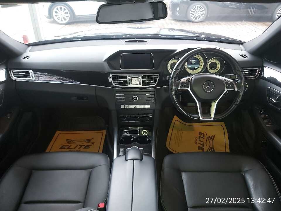 Foto Mobil Bekas Dashboard Mercedes-Benz E250 2.0 tahun 2016