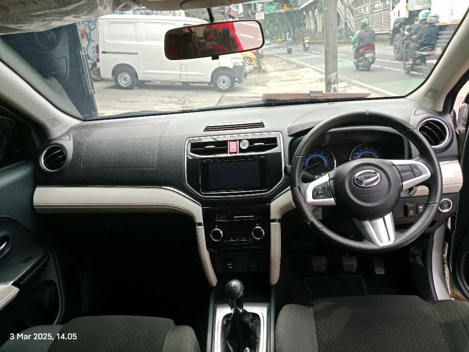 Foto Mobil Bekas Dashboard Daihatsu Terios 1.5 R tahun 2019