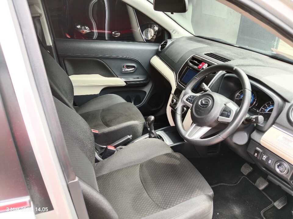 Foto Mobil Bekas Kabin Depan Daihatsu Terios 1.5 R tahun 2019
