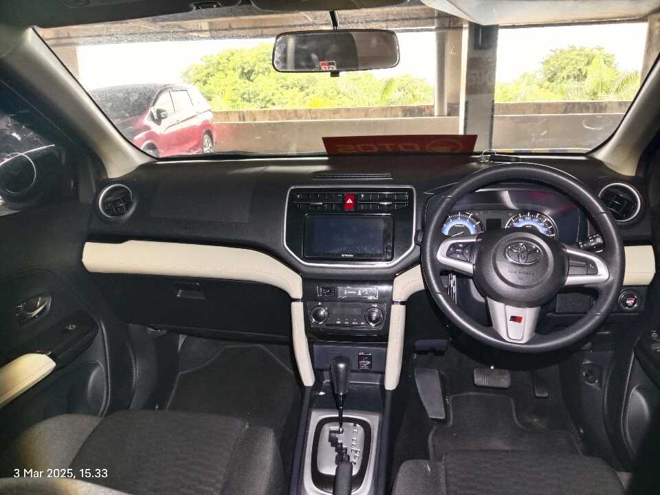 Foto Mobil Bekas Dashboard Toyota Rush 1.5 S tahun 2022