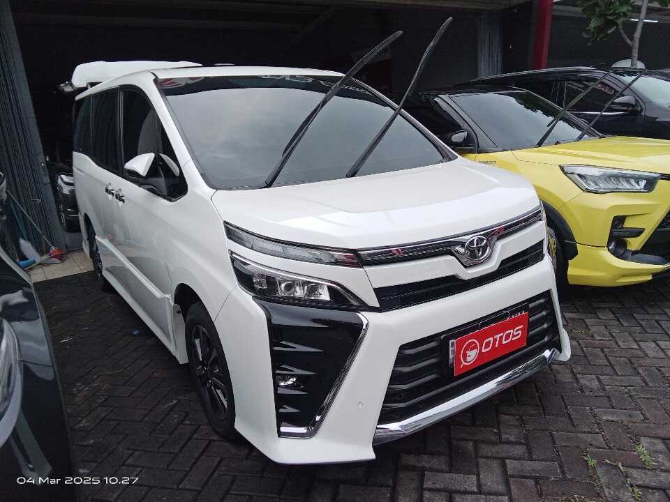 2020 Toyota Voxy 2.0 - Foto 1 dari 6
