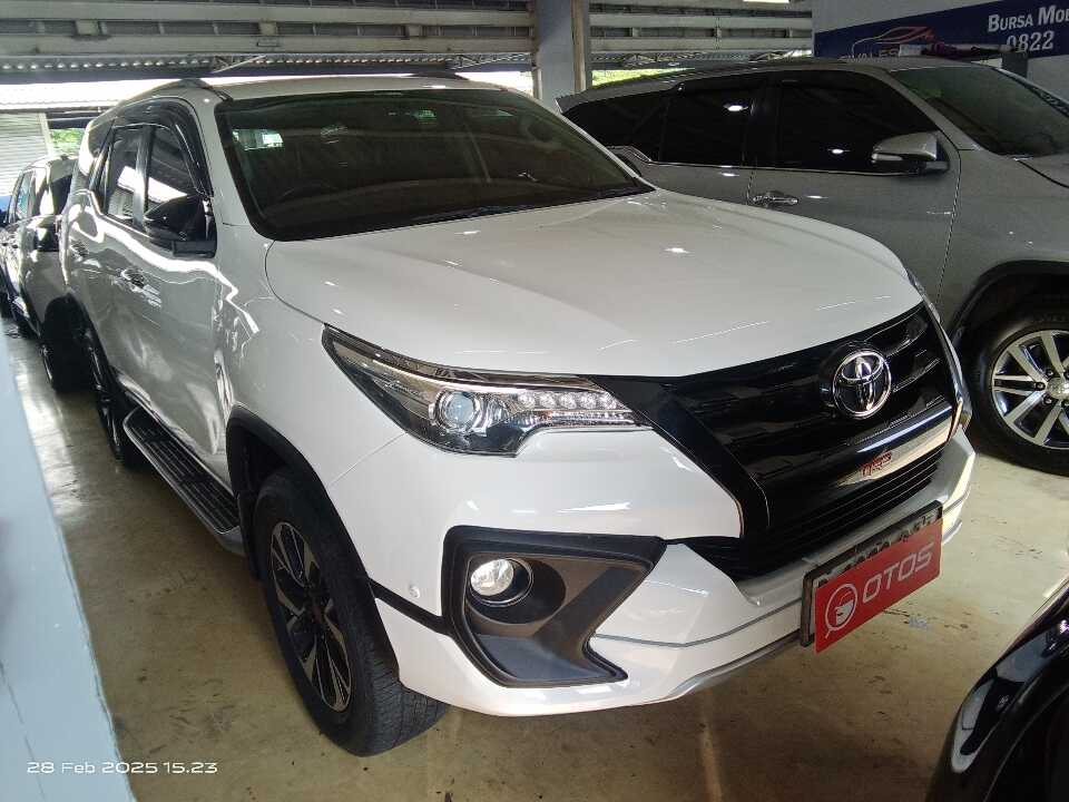 2019 Toyota Fortuner 2.4 4X2 VRZ - Foto 1 dari 6