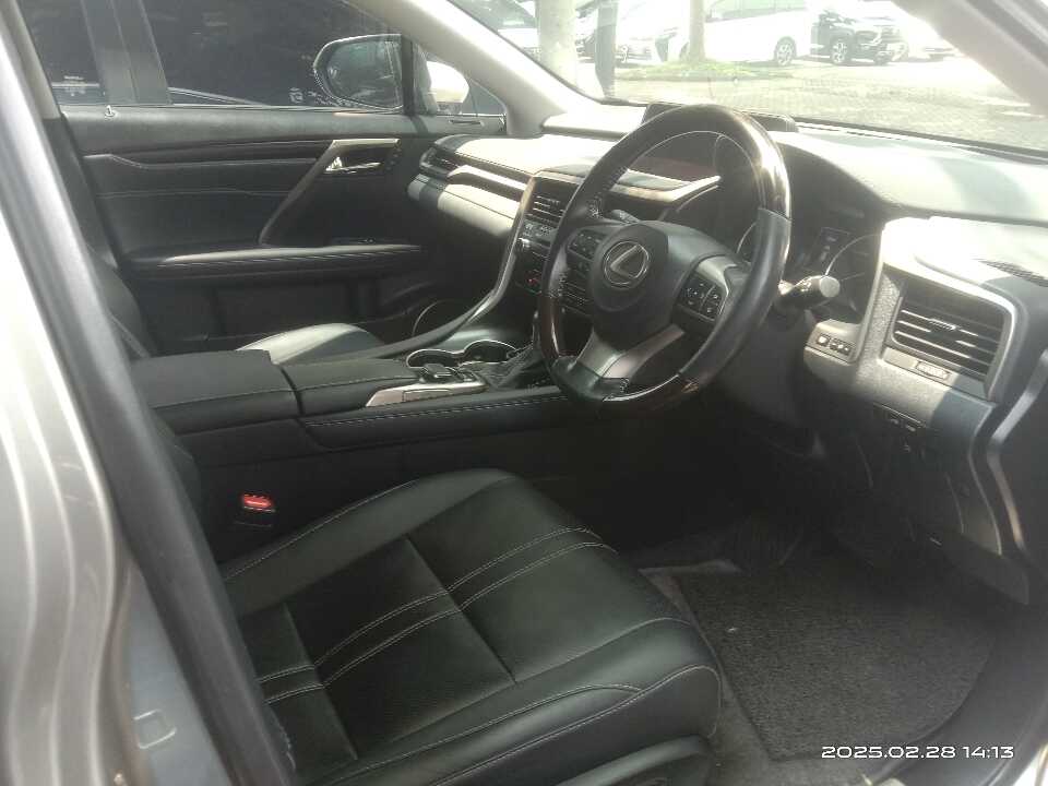 Foto Mobil Bekas Kabin Depan Lexus RX 200t 2.0 tahun 2016