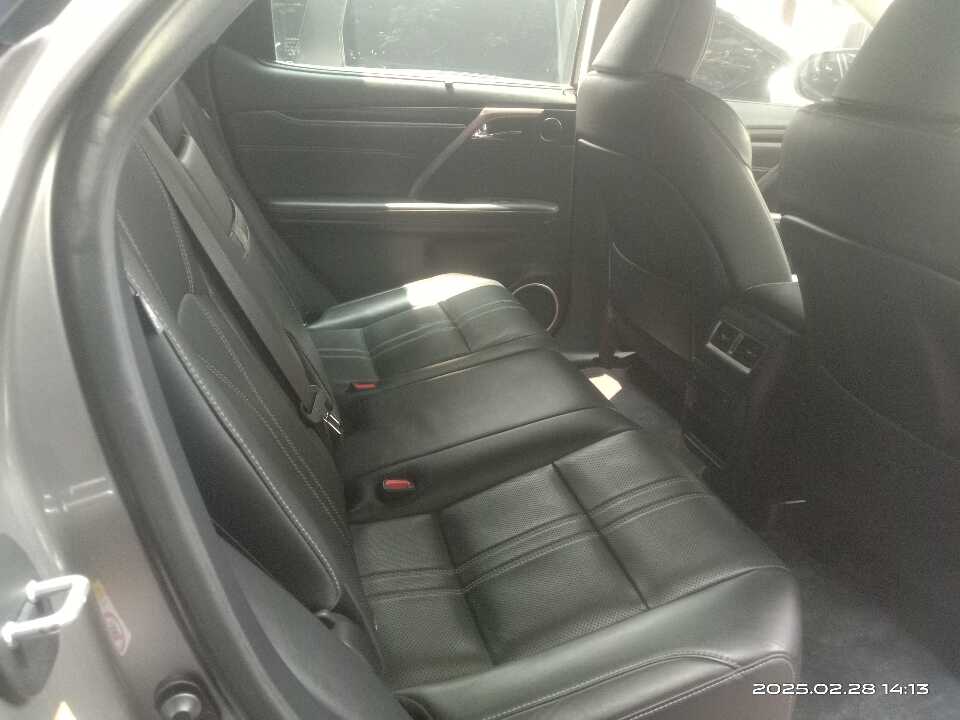 Foto Mobil Bekas Kabin Belakang Lexus RX 200t 2.0 tahun 2016