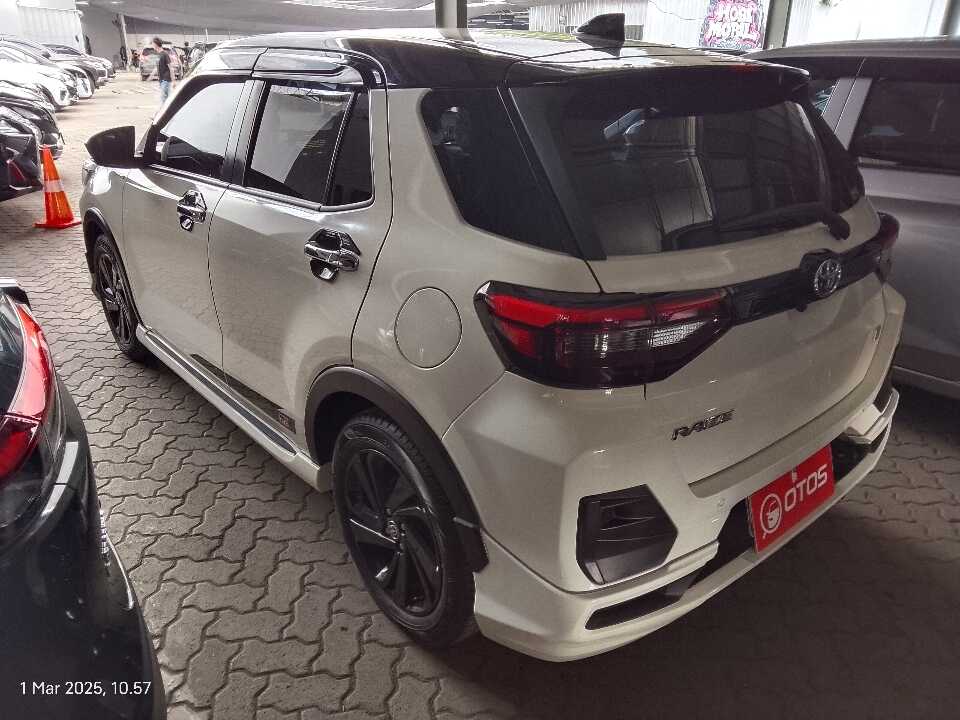 Foto Mobil Bekas Kiri Belakang Toyota Raize 1.0 GR Sport tahun 2022
