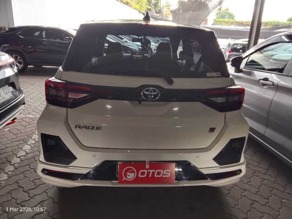 Foto Mobil Bekas Tampak Belakang Toyota Raize 1.0 GR Sport tahun 2022