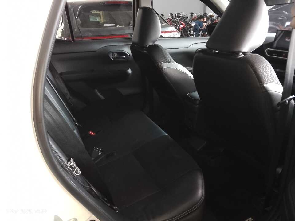 Foto Mobil Bekas Kabin Belakang Toyota Raize 1.0 GR Sport tahun 2022