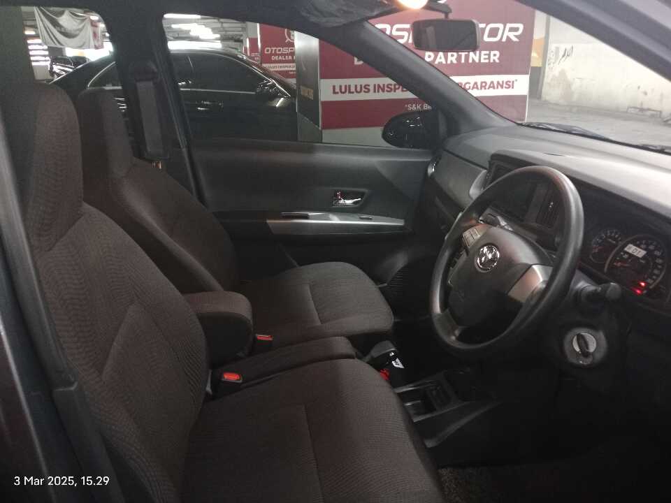 Foto Mobil Bekas Kabin Depan Toyota Calya 1.2 G tahun 2023