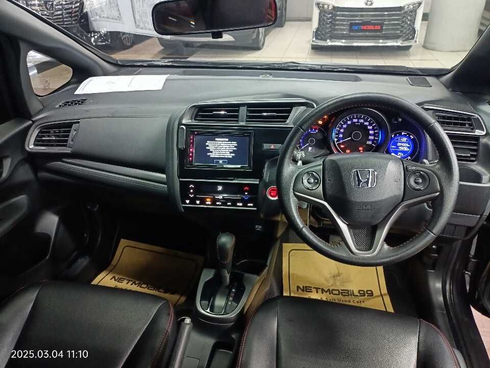 Foto Mobil Bekas Dashboard Honda Jazz 1.5 RS tahun 2019