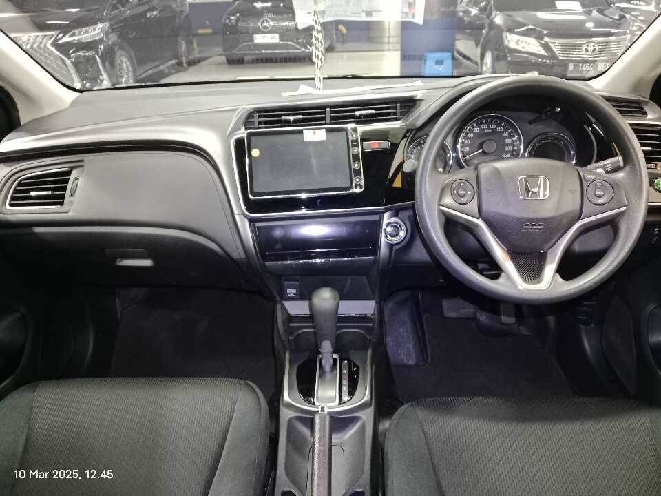 Foto Mobil Bekas Dashboard Honda City 1.5 E tahun 2018