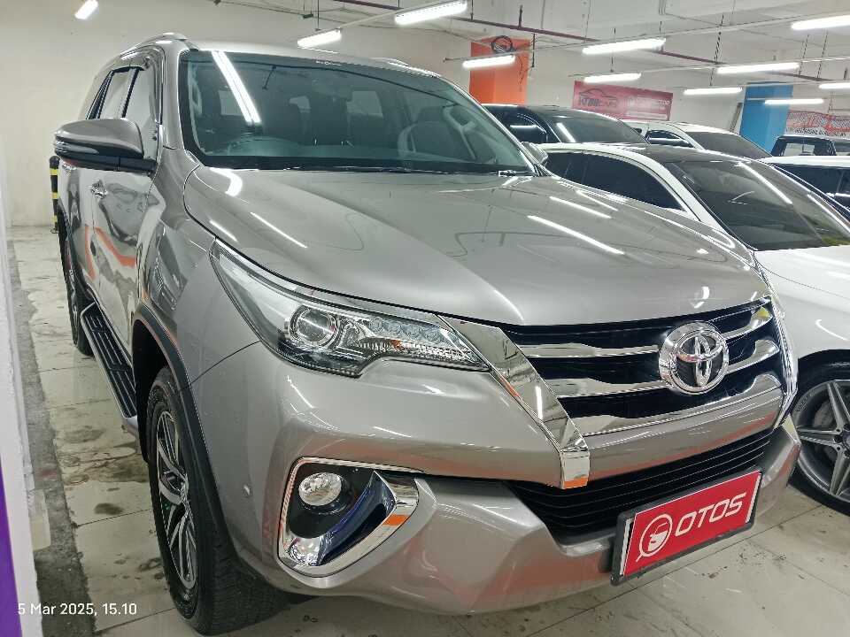 2017 Toyota Fortuner 2.4 4X2 VRZ - Foto 1 dari 6