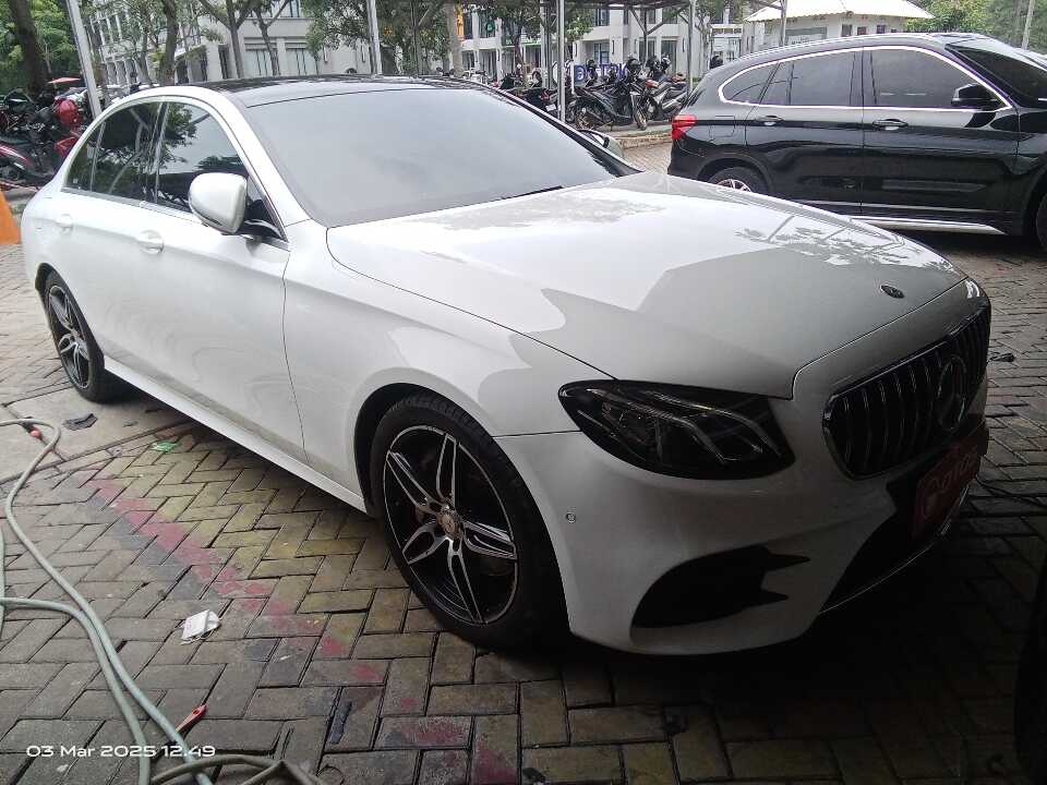 2017 Mercedes-Benz E300 2.0 - Foto 1 dari 6