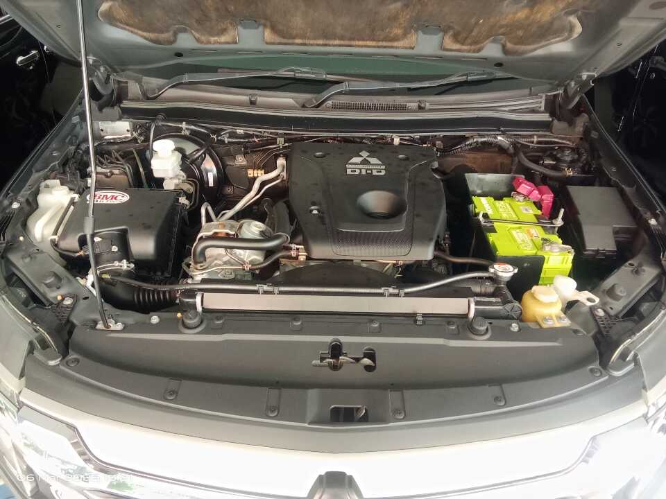 Foto Mobil Bekas Mesin Mitsubishi Pajero Sport 2.4 Dakar 4X2 tahun 2017
