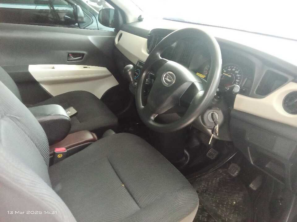 Foto Mobil Bekas Kabin Depan Daihatsu Sigra 1.0 M tahun 2019