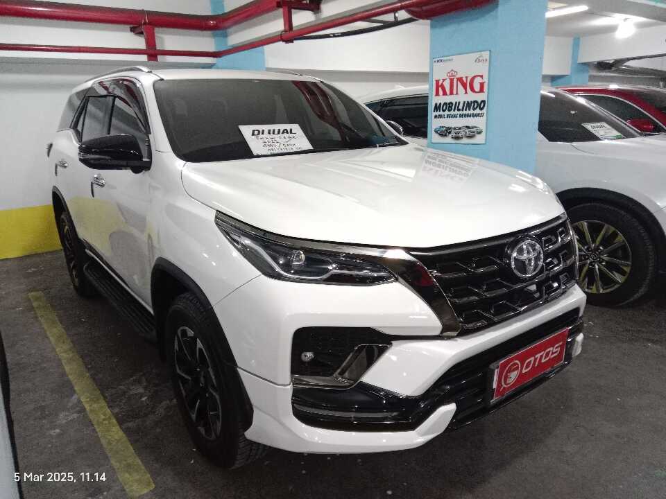 2022 Toyota Fortuner 2.8 4X2 VRZ - Foto 1 dari 6