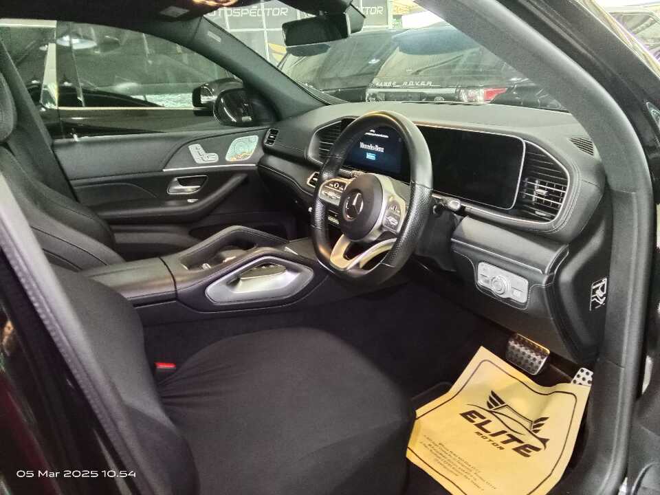 Foto Mobil Bekas Kabin Depan Mercedes-Benz GLE450 3.0 4MATIC AMG Line tahun 2021