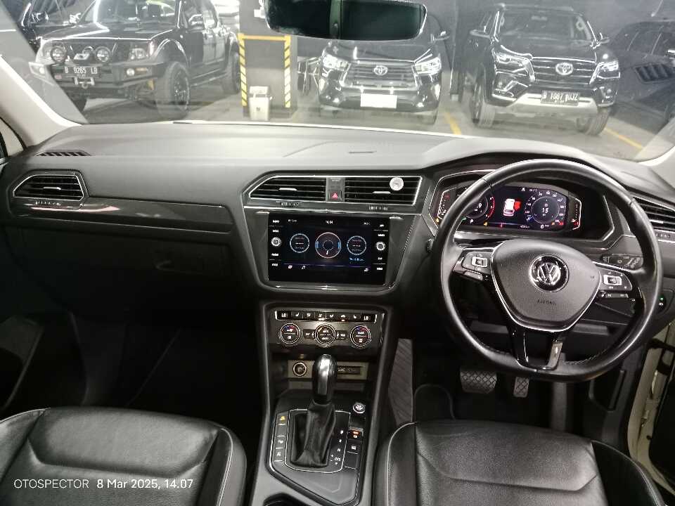 Foto Mobil Bekas Dashboard Volkswagen Tiguan 1.4 TSI Allspace tahun 2020