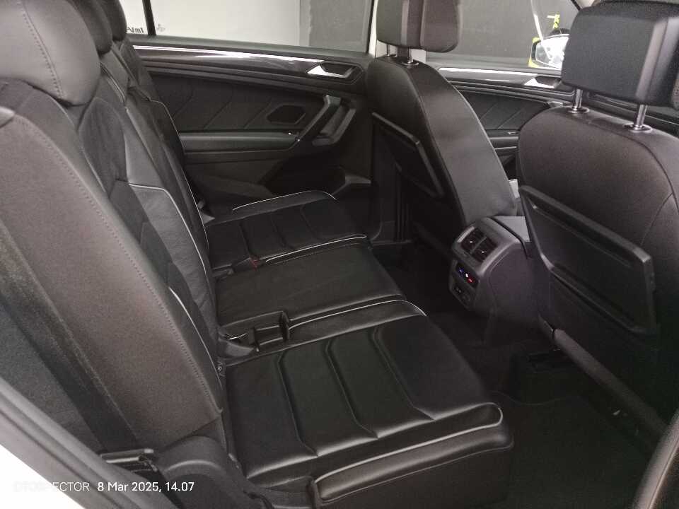 Foto Mobil Bekas Kabin Belakang Volkswagen Tiguan 1.4 TSI Allspace tahun 2020