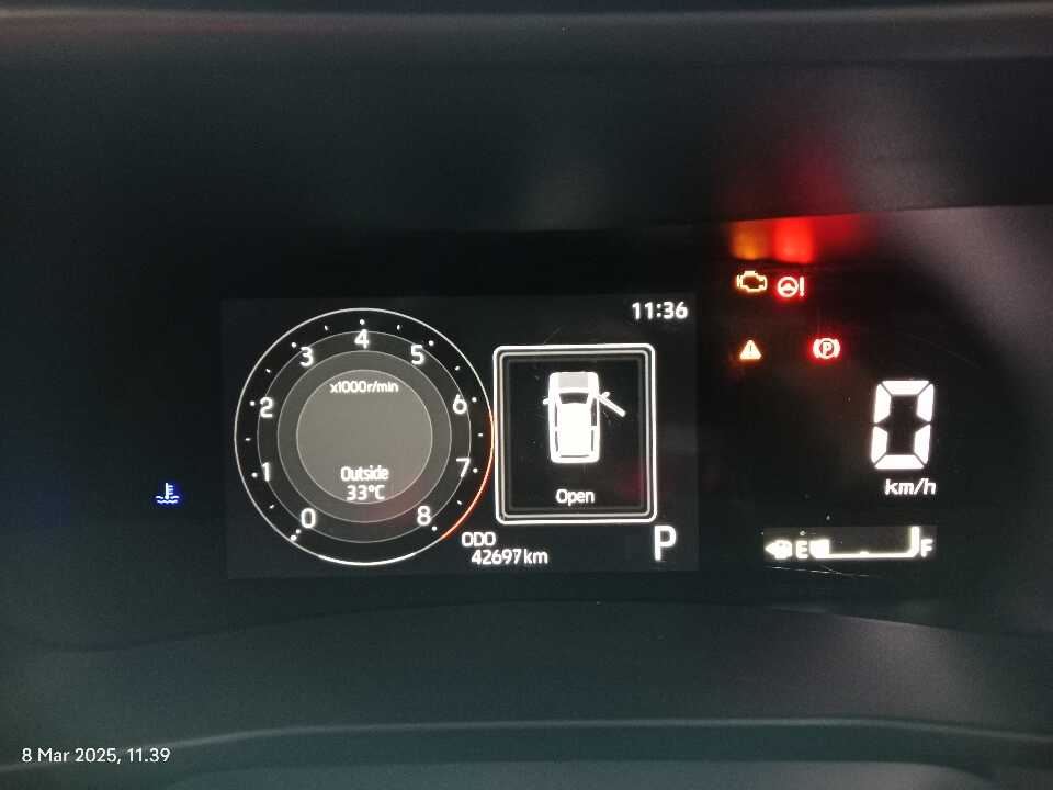 Foto Mobil Bekas Odometer Toyota Raize 1.0 GR Sport tahun 2022