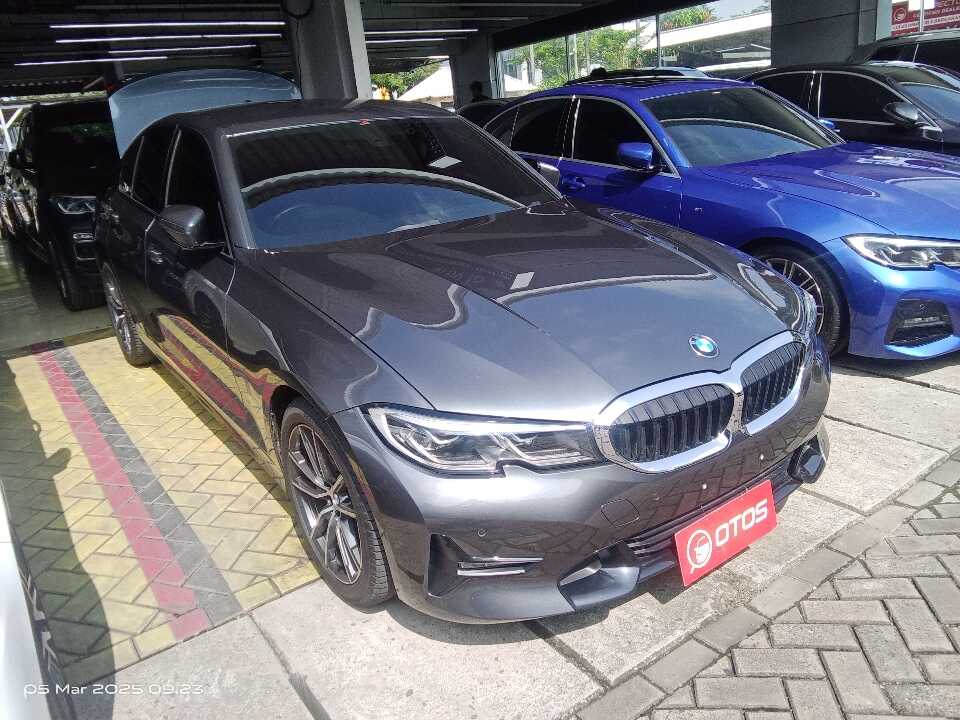 2019 BMW 320i 2.0 - Foto 1 dari 6