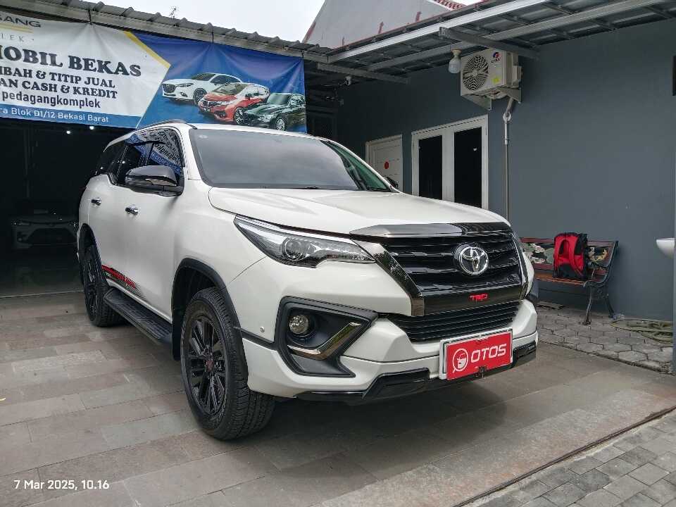 2019 Toyota Fortuner 2.4 4X2 VRZ - Foto 1 dari 6