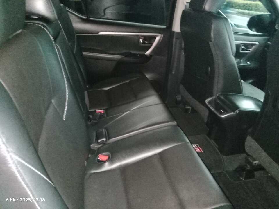 Foto Mobil Bekas Kabin Belakang Toyota Fortuner 2.8 4X2 VRZ tahun 2023