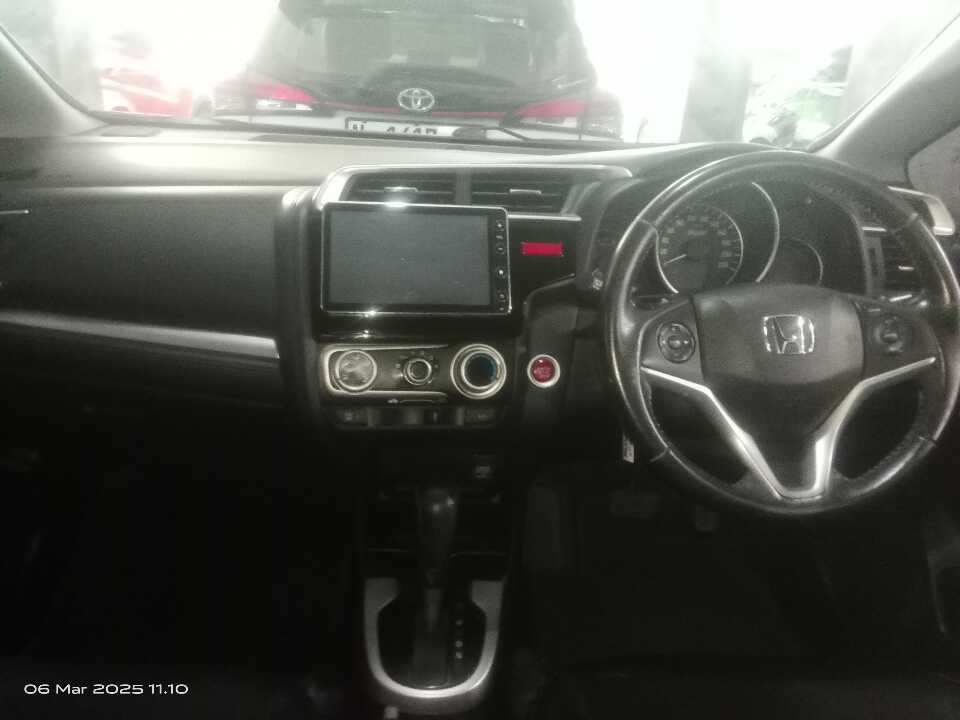 Foto Mobil Bekas Dashboard Honda Jazz 1.5 RS tahun 2016