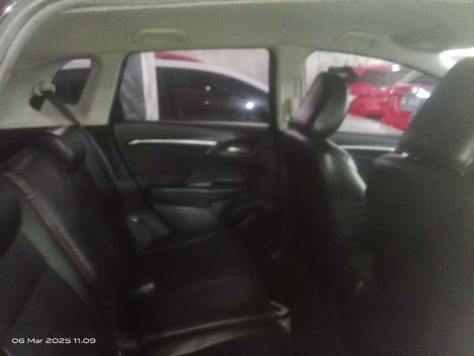 Foto Mobil Bekas Kabin Belakang Honda Jazz 1.5 RS tahun 2016