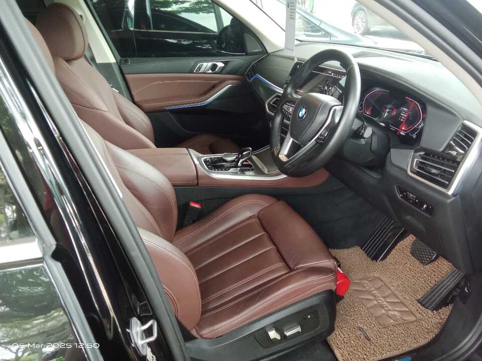 Foto Mobil Bekas Kabin Depan BMW X5 3.0 Xdrive40i Xline tahun 2022