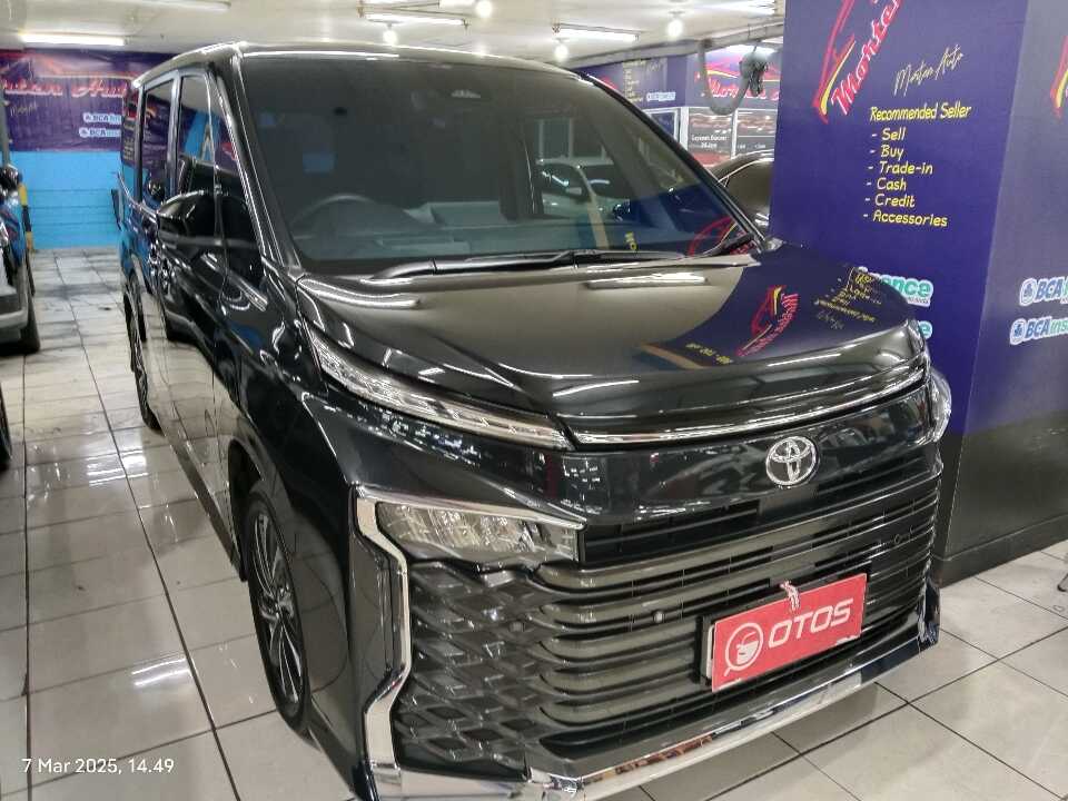 2023 Toyota Voxy 2.0 - Foto 1 dari 6