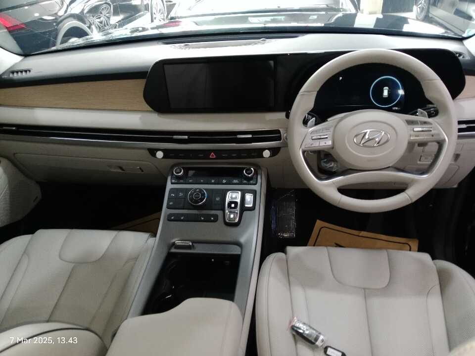 Foto Mobil Bekas Dashboard Hyundai Palisade 2.2 tahun 2023